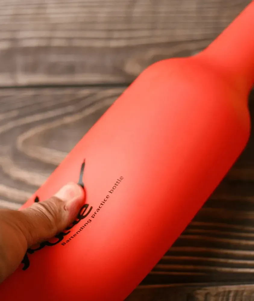 Бутылка тренировочная, эластичная для флейринга Flybottle Красная